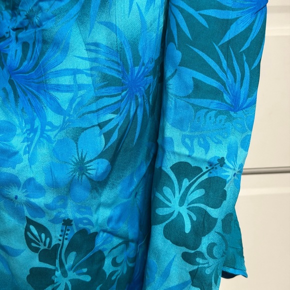 Vibrant Blue Floral Hawaiian Sarong - Picture 2 of 6